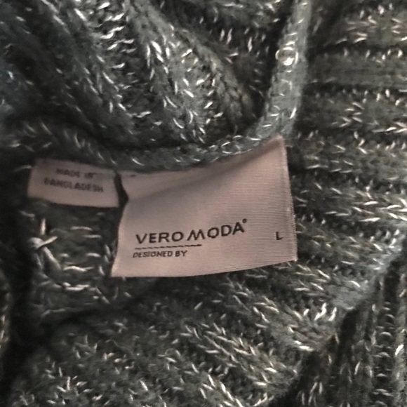 Hot sweater - Picture 3 of 3